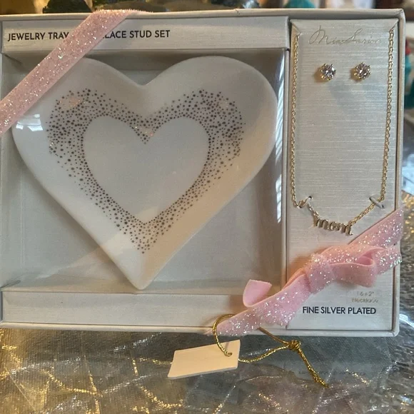 MOM Jewelry Tray & Necklace and Earring Set! - Picture 4 of 6